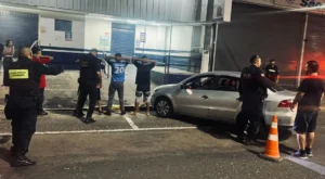 Operação Esforço Concentrado aborda 244 veículos e resulta em prisões em Alvorada